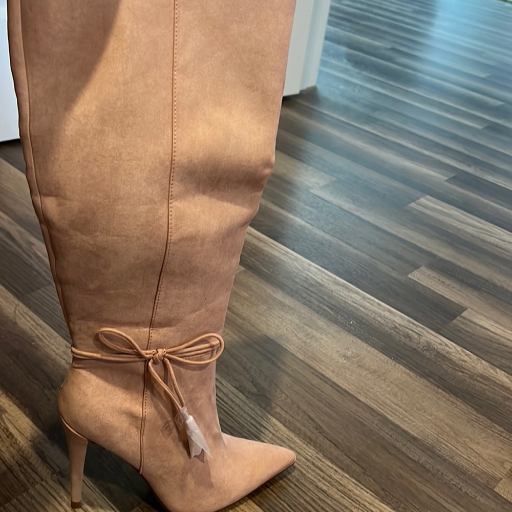 Brand new! Make a statement with these gorgeous boots!